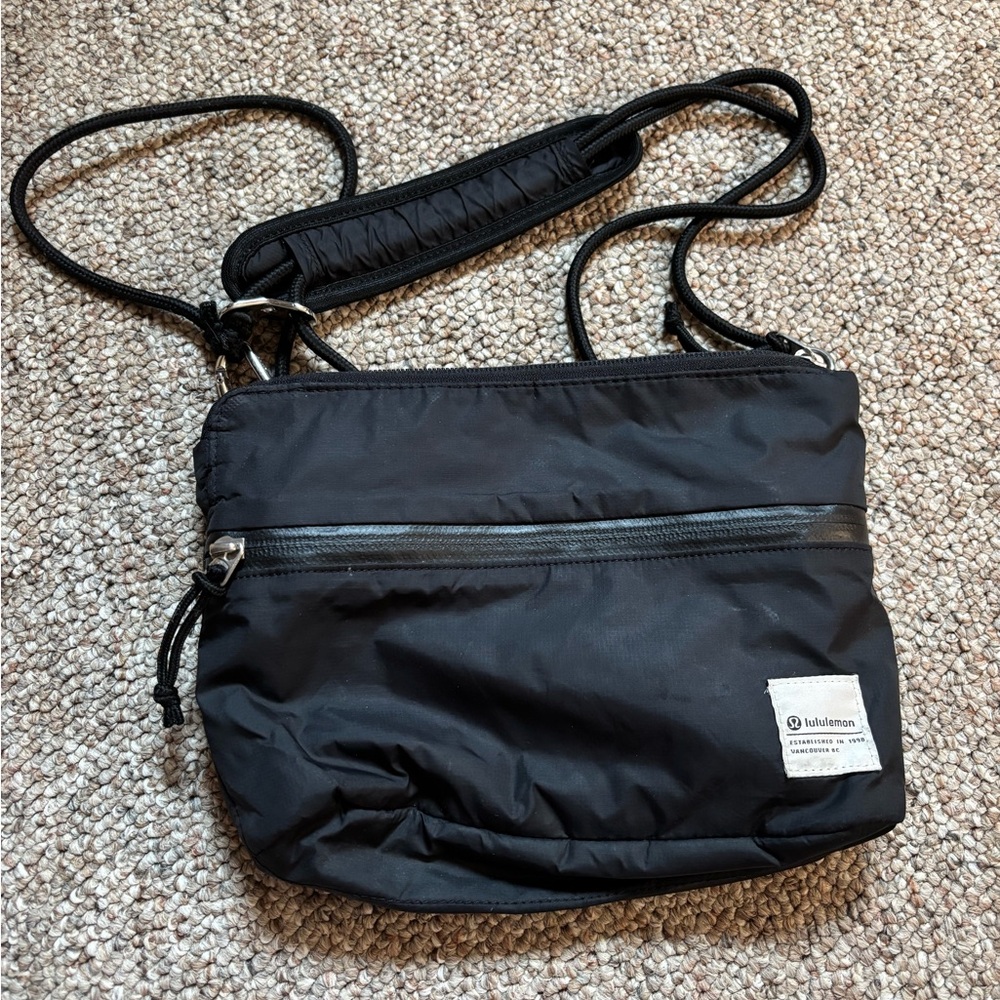 Lululemon purse